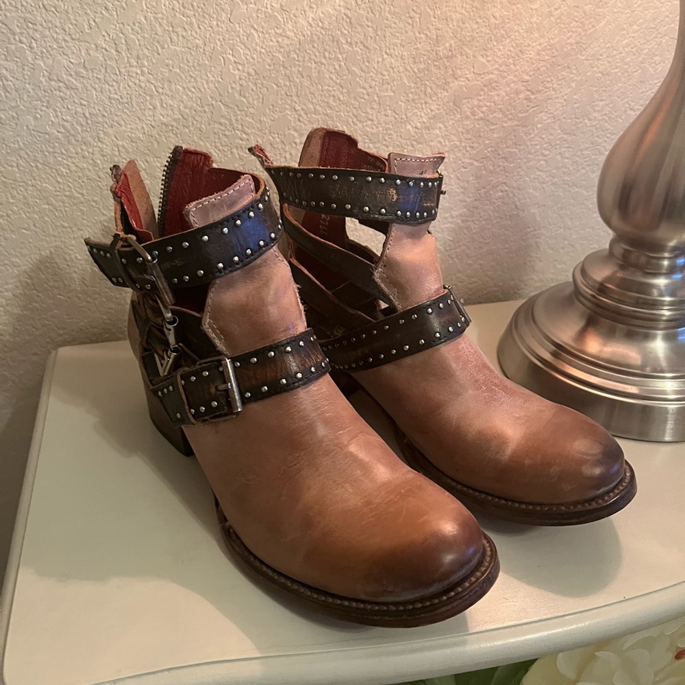 SALE TODAY Freebird ankle booties, size 7